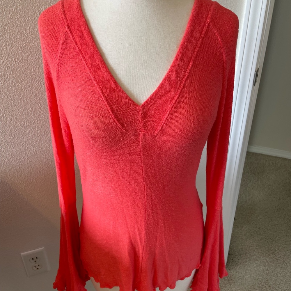 🦩Beautiful Coral colored Bell Sleeve Blouse